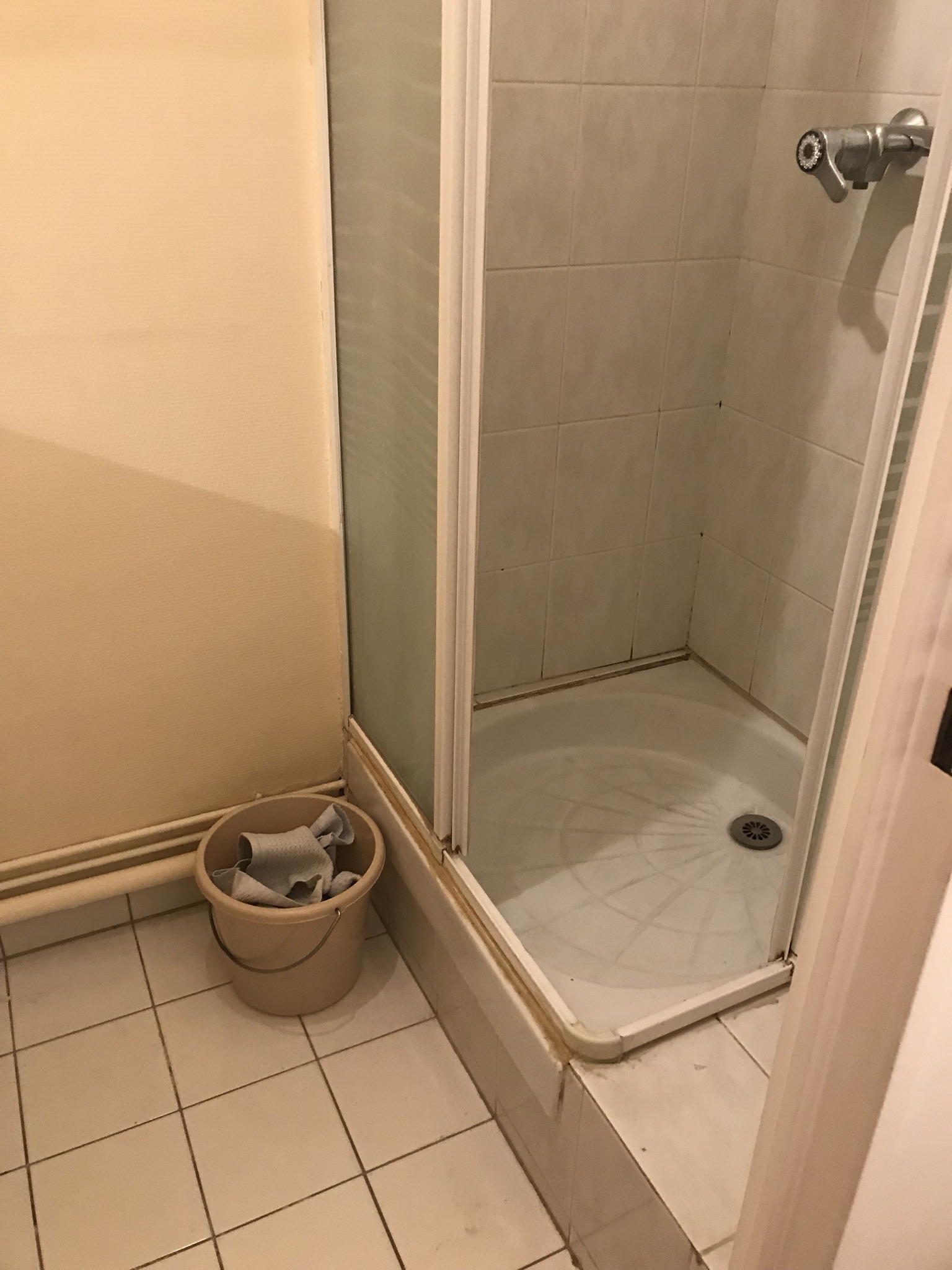 Salle de Bain 1 Avant
